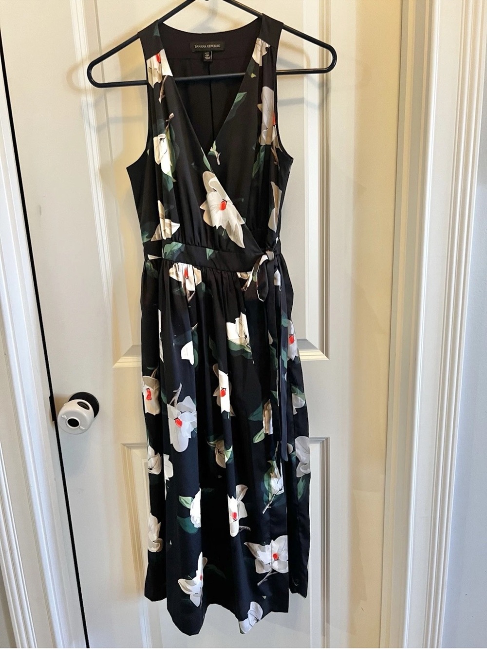 Banana Republic Black Floral Magnolia Sleeveless Wrap Midi Dress Pockets Size 0P